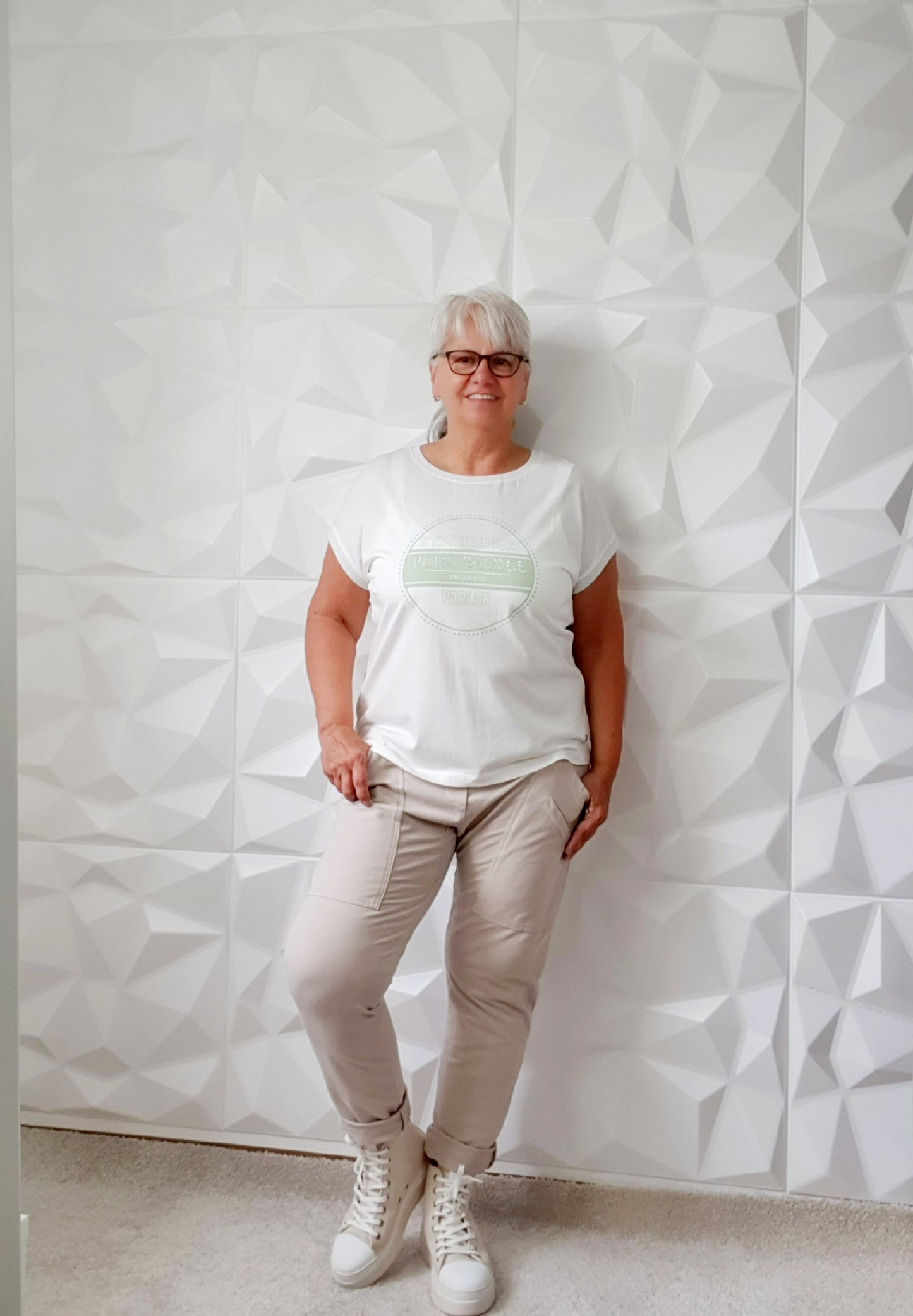 T-Shirt mit Strass-Steinchen